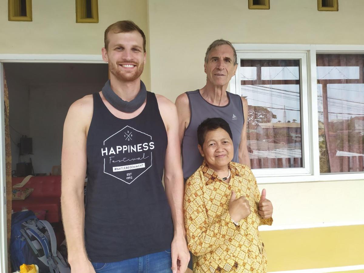 Griya Backpacker Pak Yon Panzió Malang Kültér fotó